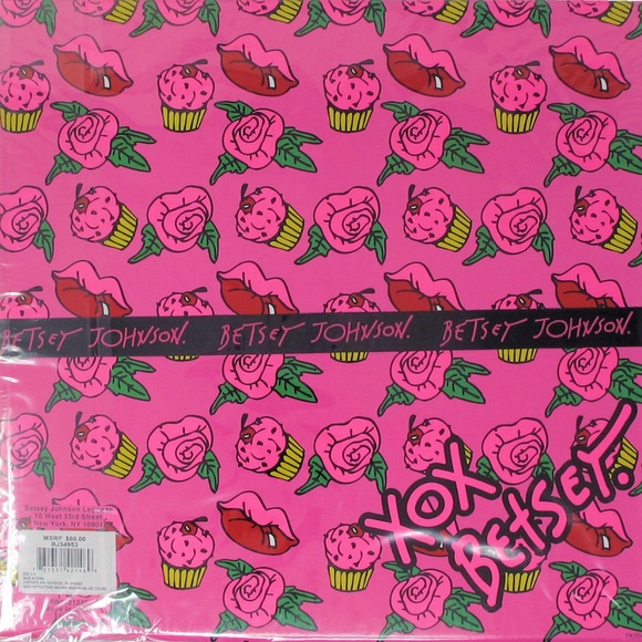 Betsey Johnson  9 PR Fashion Crew Socks Gift Box - Picture 4 of 8